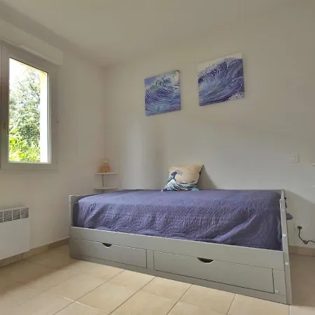 Apartment T3 Avec Terrasse Et Vue Panoramique Sur Le Golfe De Saint-florent, A 300m De La De La Roya