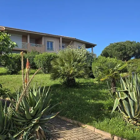 Apartment T3 Avec Terrasse Et Vue Panoramique Sur Le Golfe De Saint-florent, A 300m De La De La Roya *